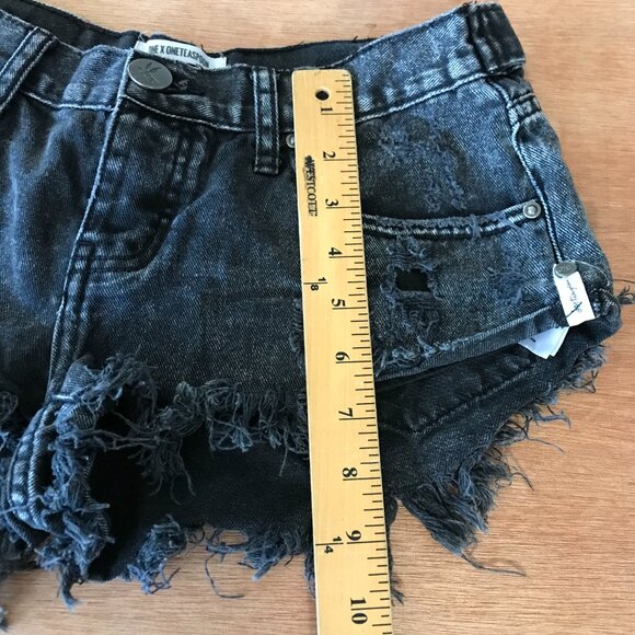 One Teaspoon Denim Cutoff Shorts Women 26 Black Mid Rise Raw Hem Shaping 18036 - Picture 4 of 10